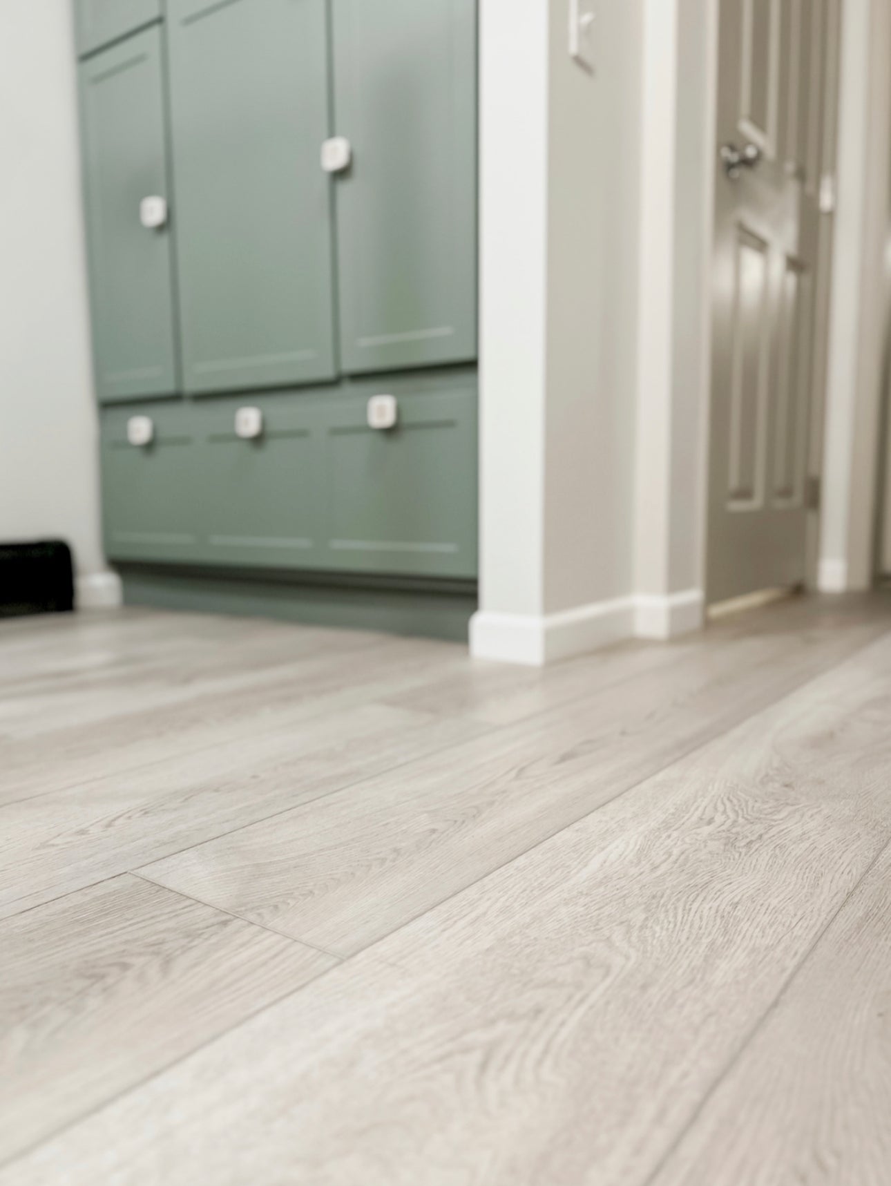 Photo of Lido Angela Rose Elite Stoneform Plank Flooring in a Kitchen