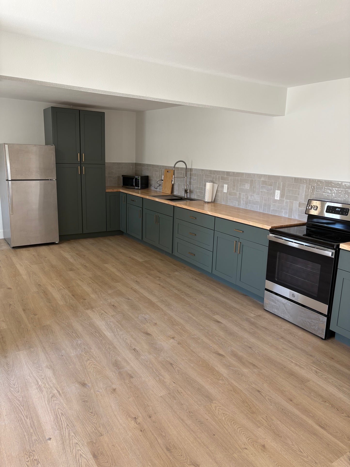 Select Stoneform color Honey in a modern kitchenette
