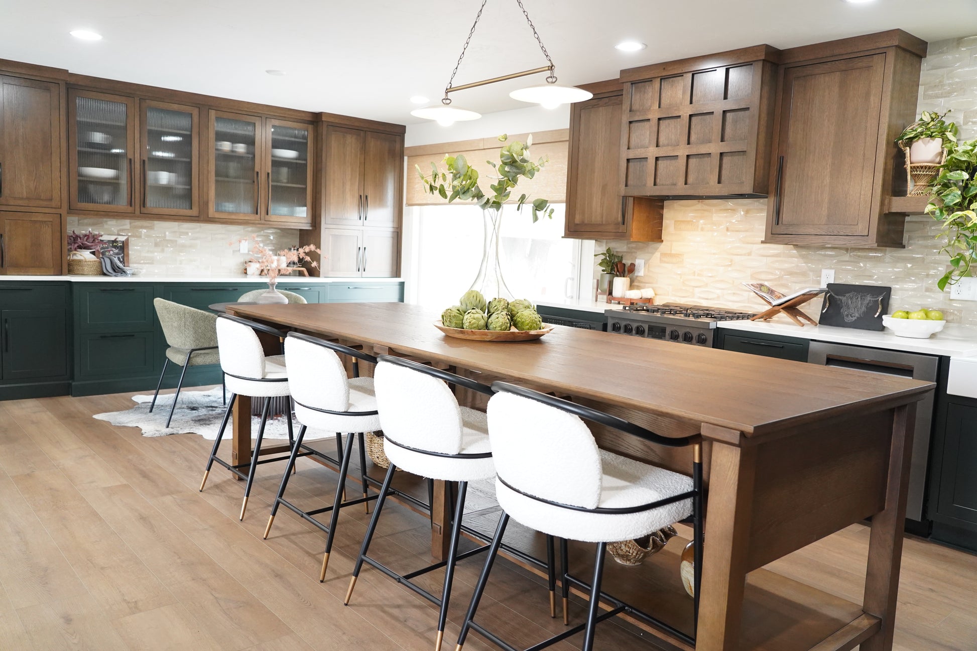 Fields from the Deboer Elite Stoneform Collection in a dining room/ kitchen