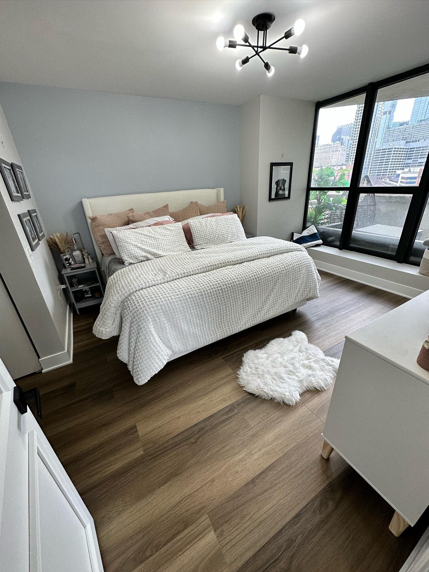 Hewn's Premium Bridle Stoneform® flooring in a bedroom